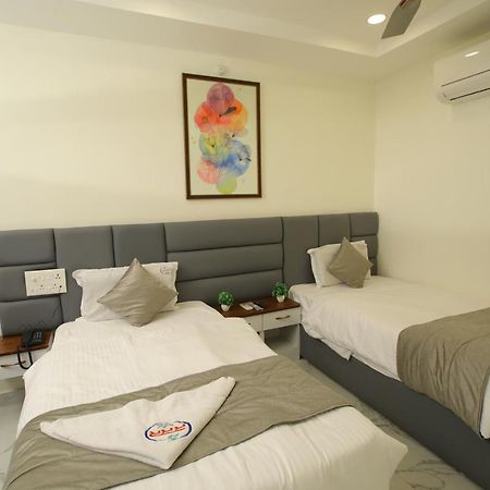 Radha Rani Residency Hotel Khammam Bagian luar foto