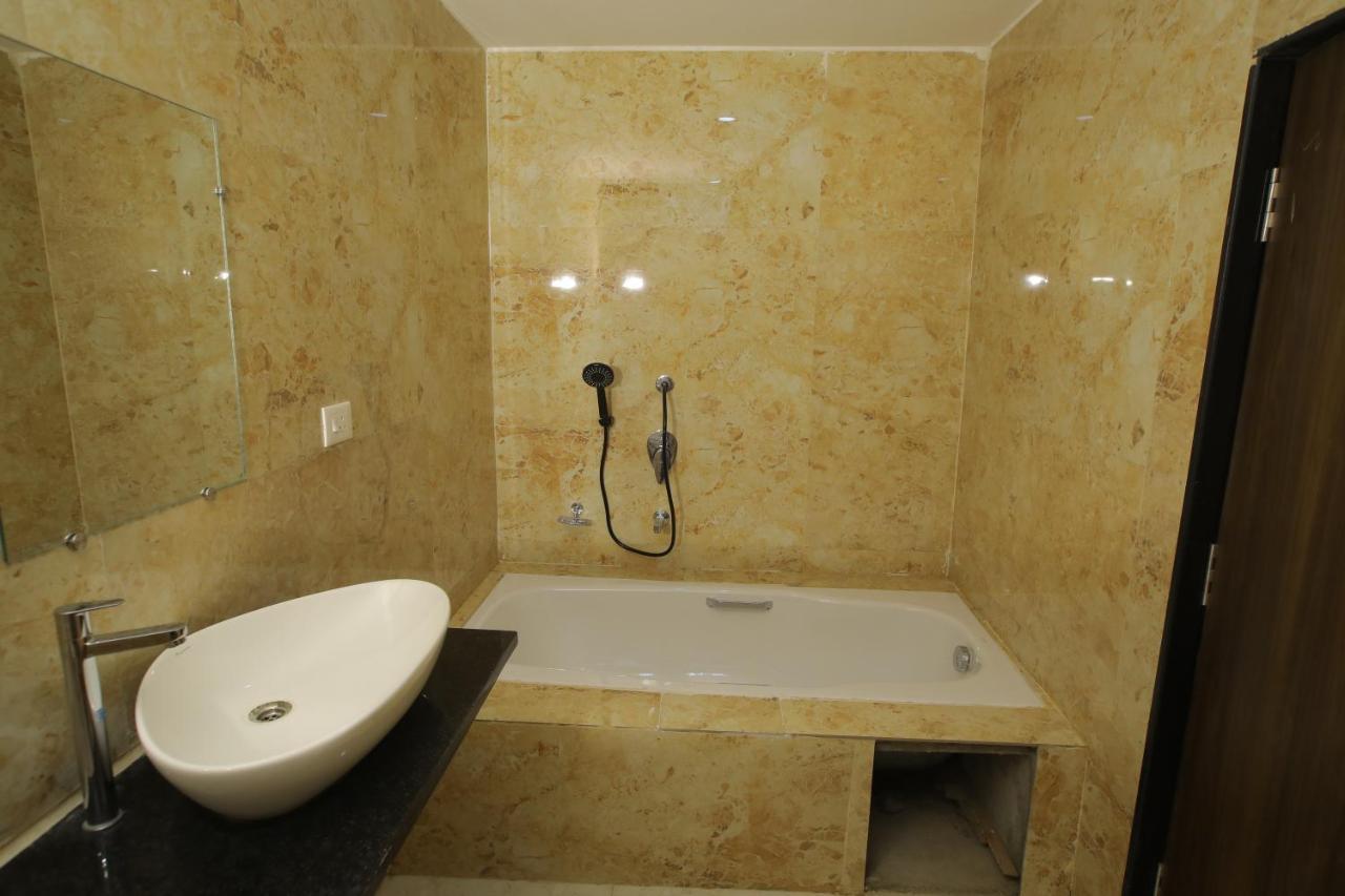 Radha Rani Residency Hotel Khammam Bagian luar foto