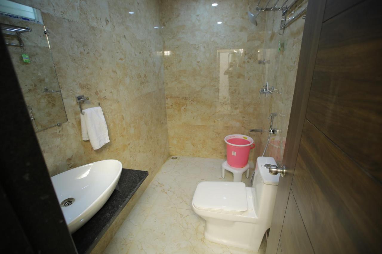 Radha Rani Residency Hotel Khammam Bagian luar foto