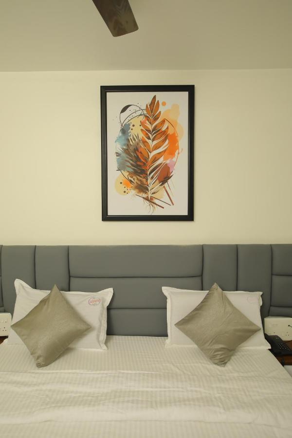 Radha Rani Residency Hotel Khammam Bagian luar foto