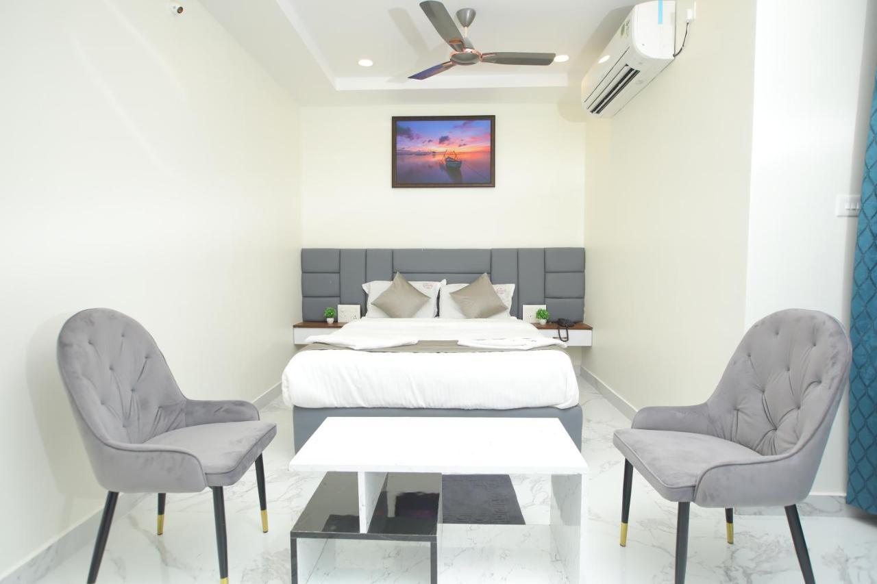 Radha Rani Residency Hotel Khammam Bagian luar foto