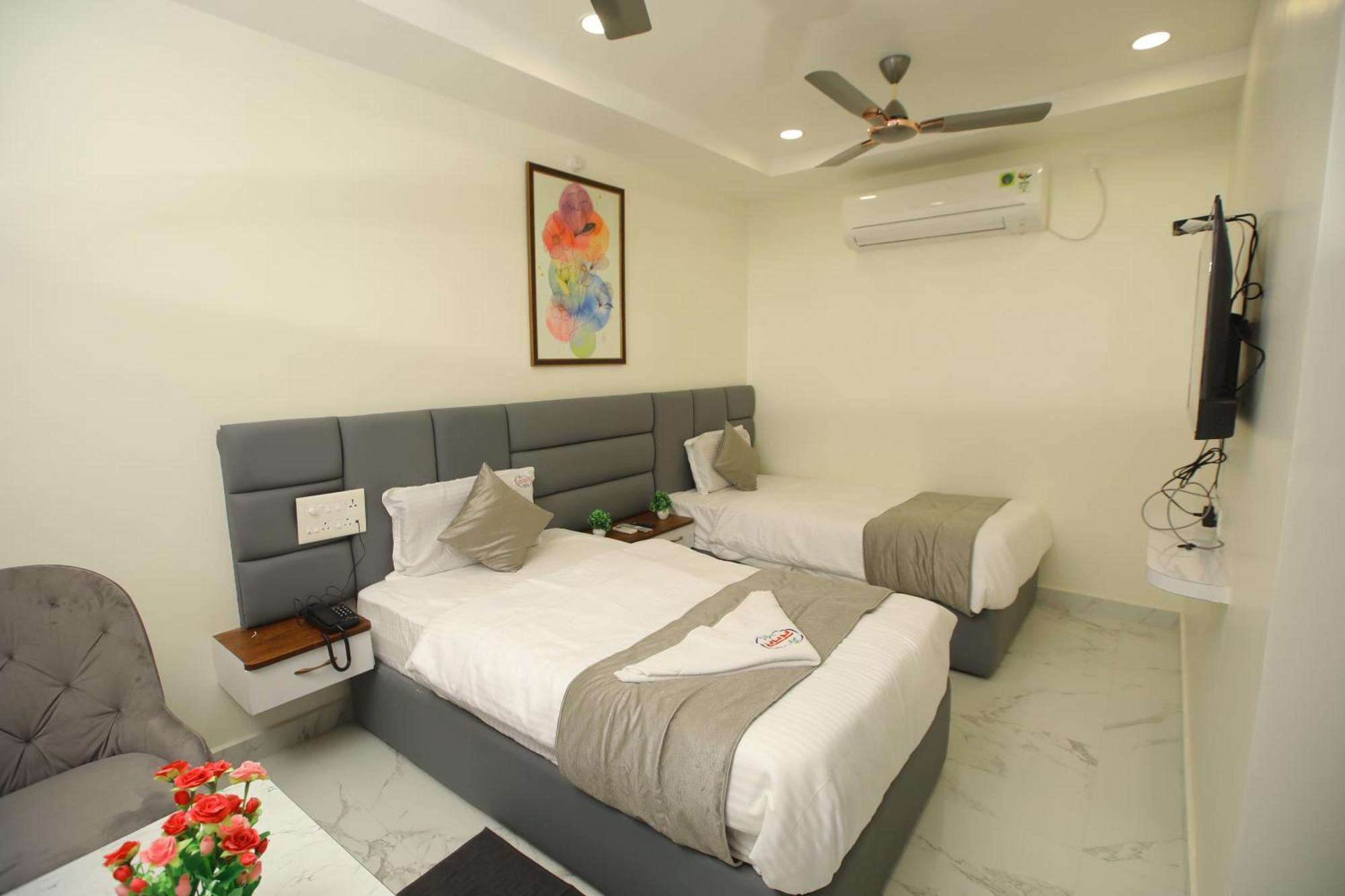 Radha Rani Residency Hotel Khammam Bagian luar foto